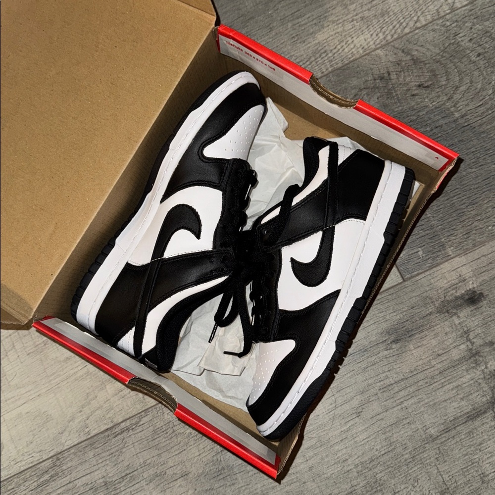 NEVER WORN PANDA DUNKS